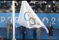 Ολυμπιακοί Αγώνες 2024: Κρέμασαν την Ολυμπιακή Σημαία ανάποδα στην τελετή έναρξης