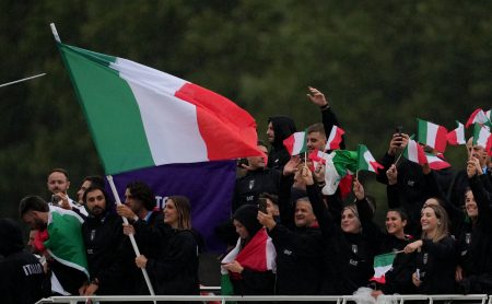 Ολυμπιακοί Αγώνες: Ο Ιταλός σημαιοφόρος έχασε τη βέρα του στον Σηκουάνα