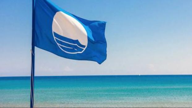 Κριτική στο Δήμο Νάξου για την Υποστολή της «Γαλάζιας Σημαίας»