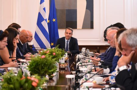 Μητσοτάκης: Απορρίπτει τις εισηγήσεις για αλλαγές-Επενδύει σε «μελλοντικές αποδόσεις»