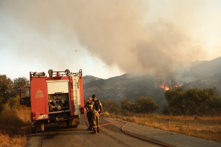 Εύβοια: Μαίνεται ανεξέλεγκτη η φωτιά – Ήχησε νέο 112