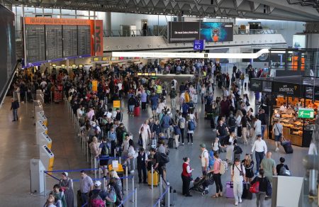 Ισραήλ: 70.000 επιβάτες στο αεροδρόμιο του Τελ Αβίβ για να φύγουν από τη χώρα