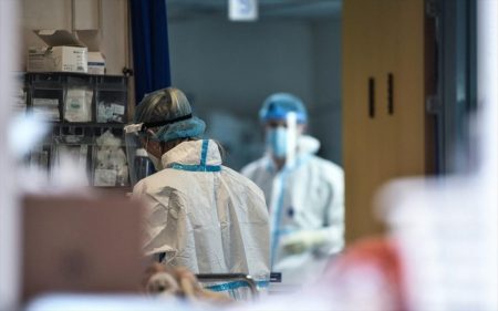 Κορονοϊός: Τριπλάσιες οι νοσηλείες σε σχέση με πέρσι – Στους 38 οι νεκροί