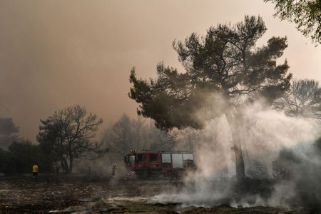 Βαρυμπόμπη: Η φωτιά εντοπίστηκε από drone