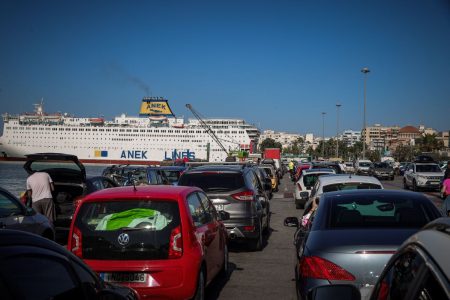 Διακοπές: Τον Ιούλιο έφυγαν για τα νησιά 1,4 εκατ. επιβάτες