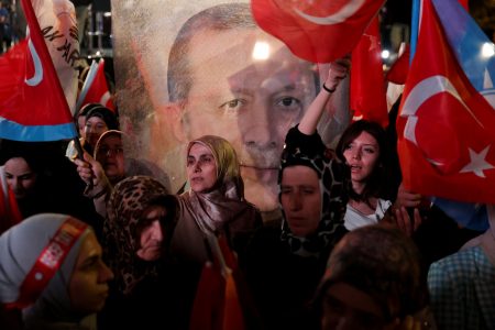 Τουρκία: Δημοσκοπική «βουτιά» για το κόμμα του Ερντογάν