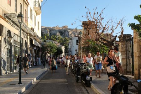 Η ελληνική οικονομία πίσω από τη «βιτρίνα»