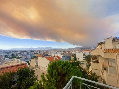 Φωτιά στον Βαρνάβα: Θα επιμείνουν οι ισχυροί άνεμοι