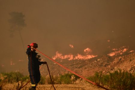 Φωτιά στον Βαρνάβα: Τι συνιστά η Ένωση Πνευμονολόγων Ελλάδας