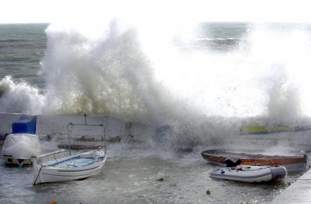 Καιρός: Θυελλώδεις άνεμοι «σάρωσαν» το Αιγαίο – Ξεπέρασαν τα 100 χλμ/ώρα οι ριπές