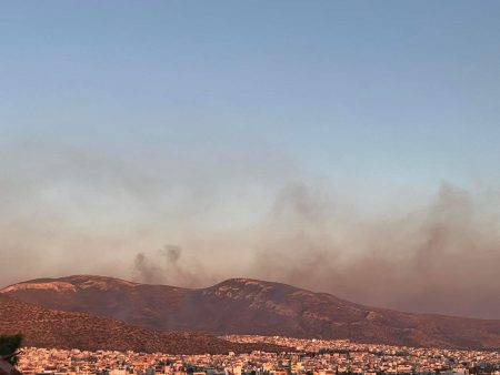 Φωτιά στην Τερψιθέα Άνω Γλυφάδας – Κυκλοφοριακές ρυθμίσεις