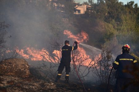 Φωτιά στον Βαρνάβα: Έκκληση από την ΕΛ.ΑΣ. για τις μετακινήσεις προς τα μέτωπα