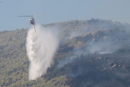 Φωτιά στην Αττική: Εκκενώνεται το Σπατατζίκι (Πευκόφυτο) Μαραθώνα