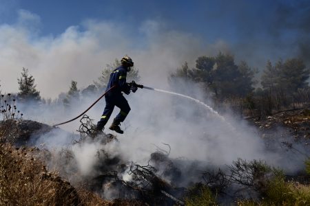 Εύβοια: 4 φωτιές από κεραυνούς – Σηκώθηκαν εναέρια μέσα