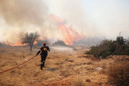 Φωτιά στη Γλυφάδα: «Τη βάλαμε για παιχνίδι» ισχυρίστηκαν οι δύο ανήλικοι