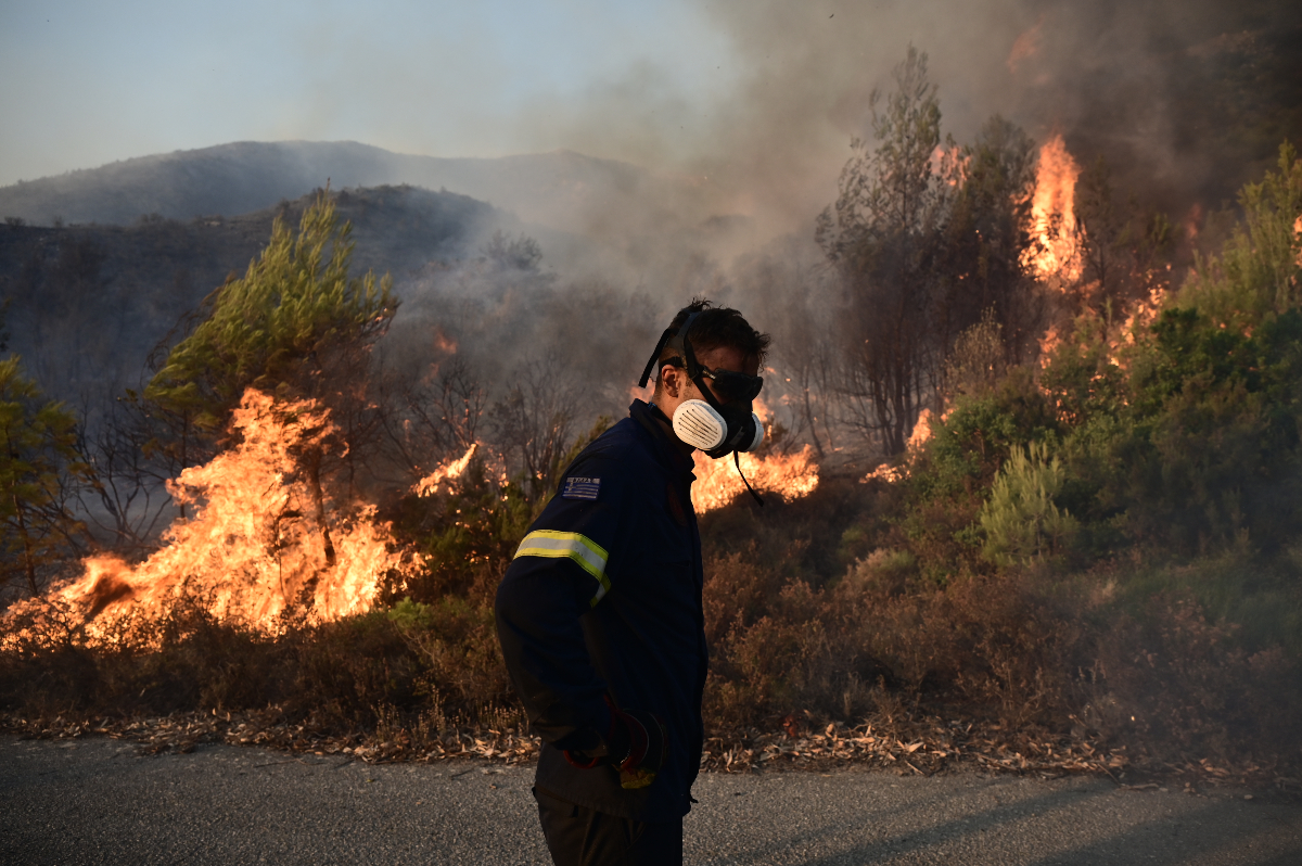 Φωτιά στην Αττική: Εκκένωση σε Πεντέλη, Πάτημα Χαλανδρίου και Βριλησσίων