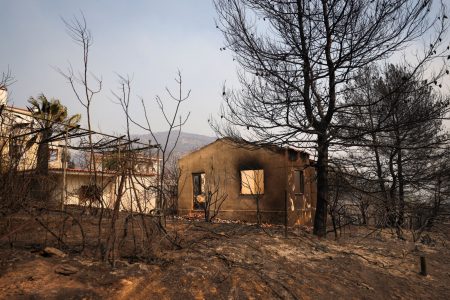 Προχωρούν οι αυτοψίες στα καμένα της ανατολικής Αττικής – 78 σπίτια ακατάλληλα