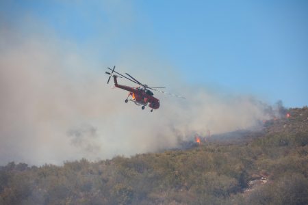 Φωτιά τώρα στα Χανιά – Κινητοποιήθηκαν εναέρια μέσα