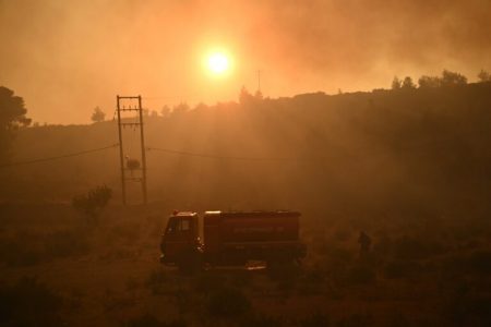 Φωτιά στην Αττική: Ολοκληρώνονται οι εργασίες επανηλεκτροδότησης στις πυρόπληκτες περιοχές