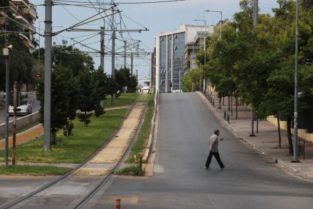 Ο Τσίου και η κατσαρίδα