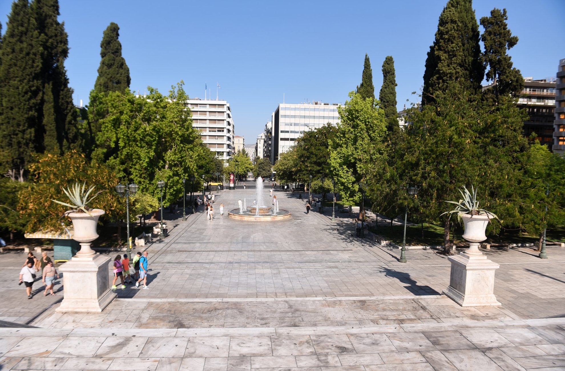 Έρημη πόλη η Αθήνα τον Δεκαπενταύγουστο – Δείτε εικόνες