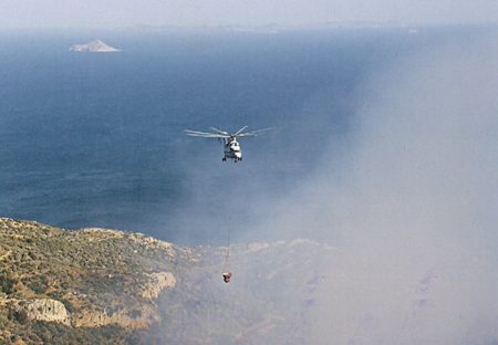 Φωτιά στους Φούρνους Ικαρίας: Κάηκαν 7.000 στρέμματα – Ισχυροί άνεμοι προκαλούν αναζωπυρώσεις