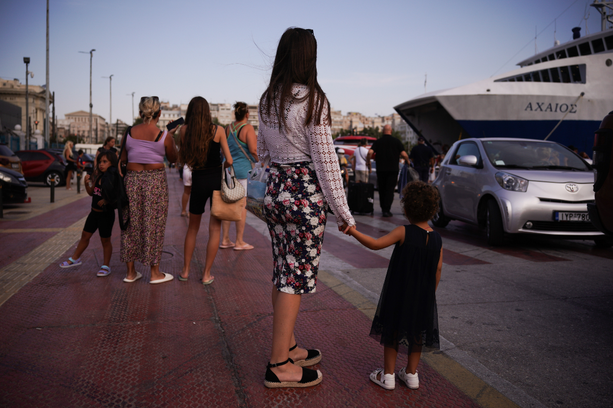 Τουρισμός: Οι τουρίστες αυξάνονται, αλλά οι εισπράξεις μειώνονται