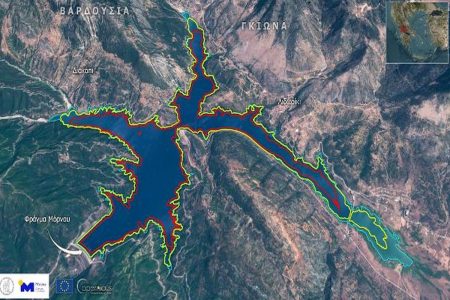 Λειψυδρία: Ο Μόρνος εκπέμπει SOS – Δορυφορικές εικόνες από τη λίμνη που συρρικνώθηκε