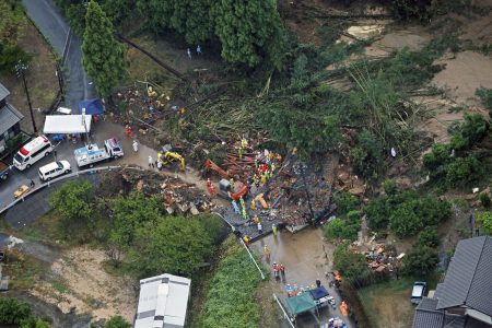 Ιαπωνία: Ο τυφώνας Σαμσάν πλησιάζει τη νήσο Κιούσου – 4 αγνούμενοι