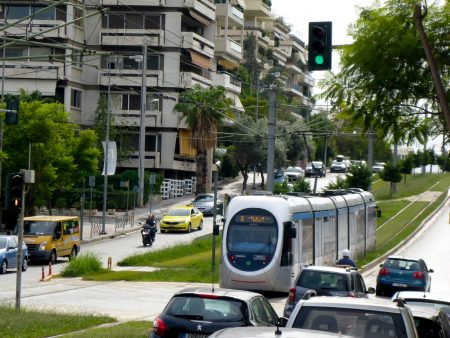 Γλυφάδα: Τραμ παρέσυρε πεζό