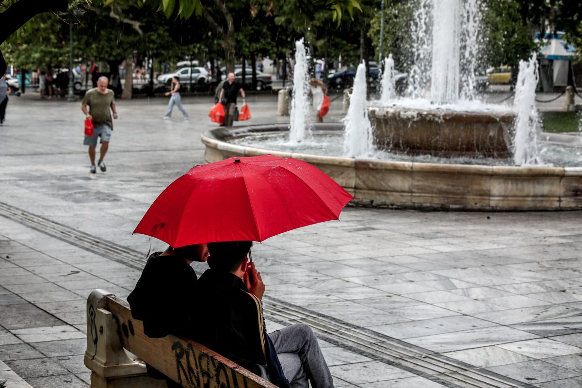 Καιρός: Πρώτο φθινοπωρινό σύστημα φέρνει κακοκαιρία – Πού θα έρθουν πολλές βροχές