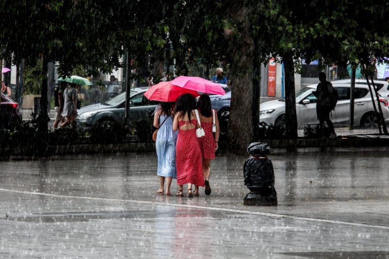 Έκτακτο δελτίο επιδείνωσης ΕΜΥ: Eρχεται η κακοκαιρία ATENA – Πού χτυπά