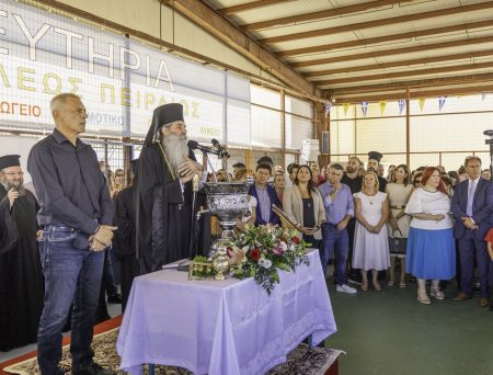 Μώραλης στον αγιασμό: Δέσμευση για ασφαλή και λειτουργικά σχολεία