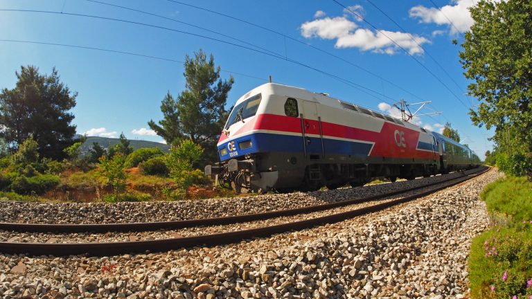 Hellenic Train: Πρόσκρουση τρένου με 35 επιβάτες στις Αφίδνες – Τι συνέβη