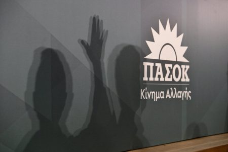 ΠαΣοΚ: Φέρνει άνοδο ο πολιτικός πολιτισμός των μνηστήρων