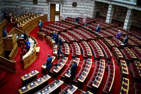 5 το πρωί: Η κόντρα στη Βουλή για τις φωτιές – Η στήριξη Μασκ σε Τραμπ – Η επιδημία της ευλογιάς των προβάτων