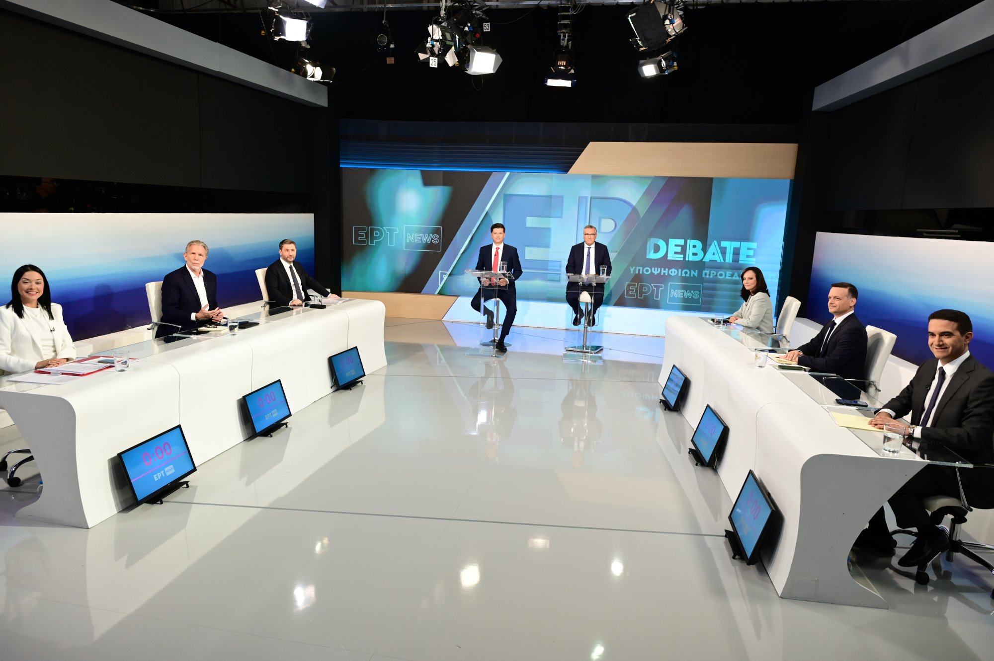 Debate ΠαΣοΚ: Ζωντανός διάλογος με κόντρες και φαρμακερά σχόλια εφ’ όλης της ύλης – Ραντεβού τώρα στις κάλπες