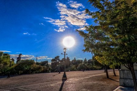 Καιρός: Μικρό καλοκαιράκι με 31°C και στο βάθος ψυχρές αέριες μάζες