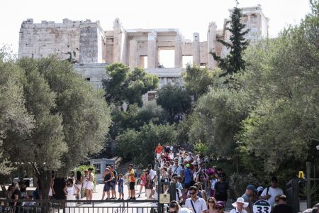 Ποιοι τουρίστες αφήνουν πολλά χρήματα όταν έρχονται στην Ελλάδα