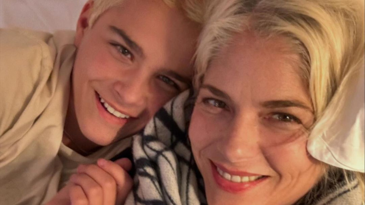 Selma Blair: Η σπάνια φωτογραφία με τον 13χρονο γιο της στο πρώτο τους ταξίδι στο Παρίσι