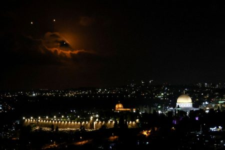 5 το πρωί: Η επίθεση του Ιράν στο Ισραήλ – Η έλευση της νέας κακοκαιρίας – Η επιβράδυνση του πληθωρισμού