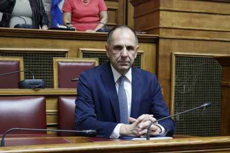 Γεραπετρίτης: Ενημέρωση με εντάσεις για Μέση Ανατολή και Ελληνοτουρκικά