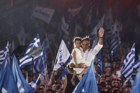 ΝΔ: Από τον Καραμανλή στον Μητσοτάκη – Οι στιγμές μιας πορείας 50 χρόνων