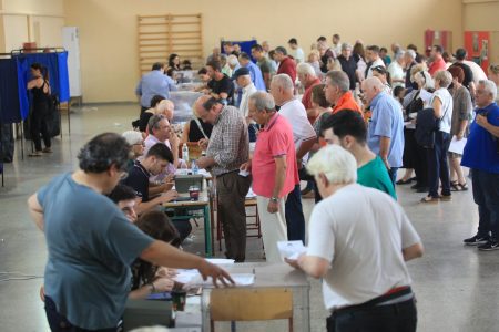 Ωρα ΠαΣοΚ – Live: Έκλεισαν οι κάλπες – Ψήφισαν πάνω από 300.000 – Μετά τις 21:30 το πρώτο αποτέλεσμα