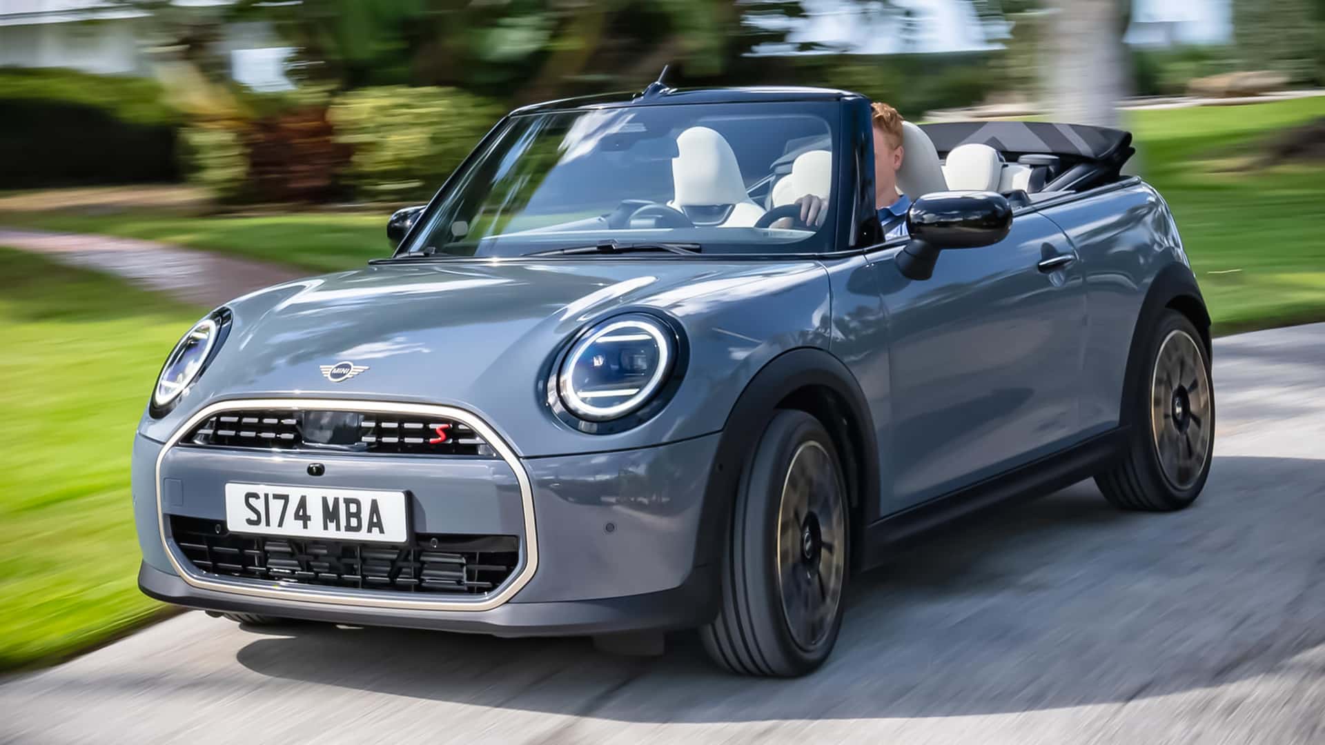 ΜΙΝΙ Cooper Convertible: Μια κλασική ΜΙΝΙ πρεμιέρα