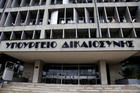 Η συγκινητική ιστορία μιας μάνας με 11 παιδιά και το άρθρο για την προστασία της οικογένειας