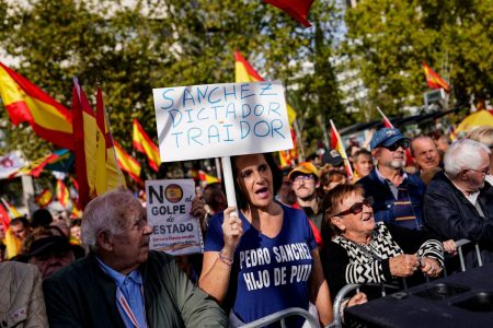 Ισπανία: Χιλιάδες διαδηλωτές στη Μαδρίτη κατά της κυβέρνησης Σάντσεθ