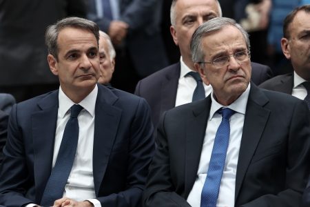 Η συνάντηση των τριών – Μητσοτάκης, Καραμανλής Σαμαράς στην ίδια εκδήλωση