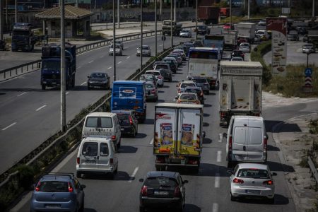 28η Οκτωβρίου: Τα μέτρα της τροχαίας – Απαγόρευση κυκλοφορίας φορτηγών