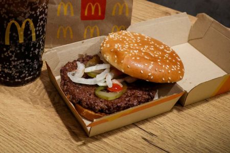 McDonald’s: Στους 75 οι μολυσμένοι με E.coli – Ζητούν 50.000Є